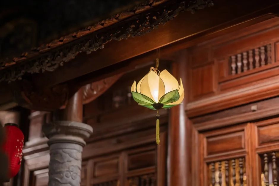 Đèn thờ hình hoa sen thanh tịnh